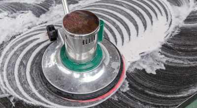 Machine to clean tiles
